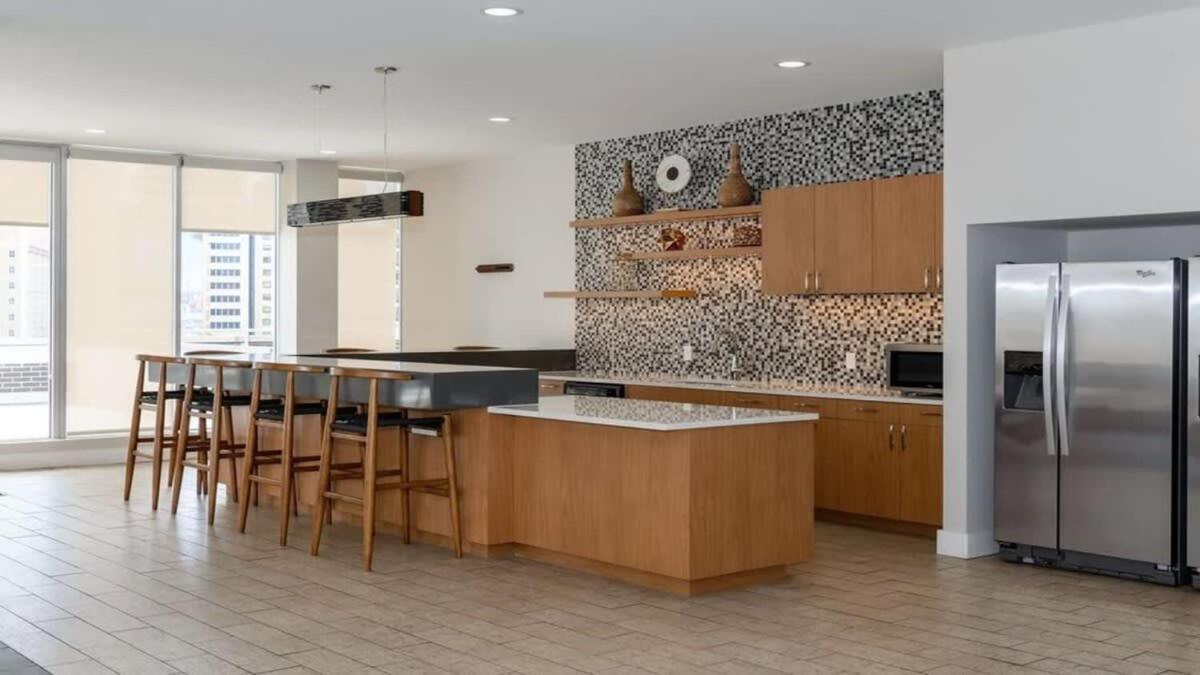 Downtown Cozysuites With Gym #1 Apartamento *