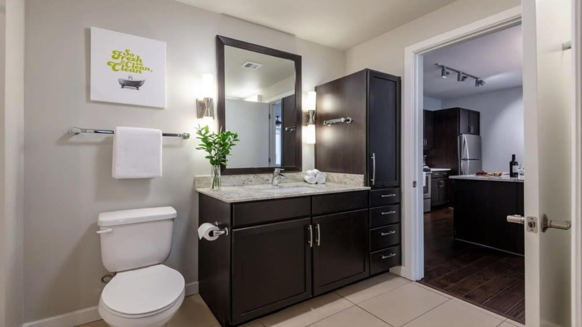 Downtown Cozysuites With Gym #1 *